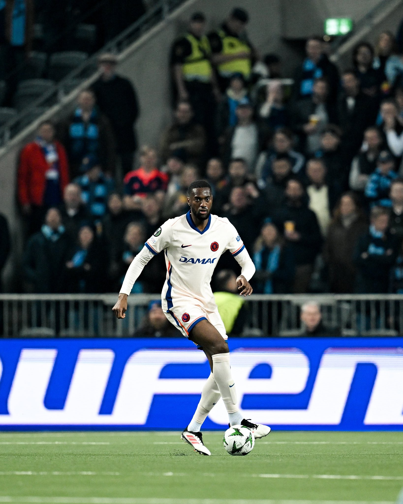 出售各类球, 尤表示 出售各类球, 尤表示